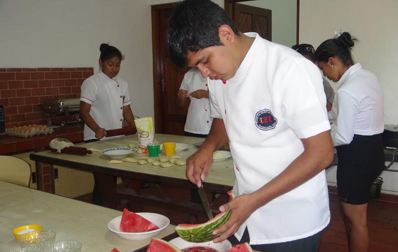 Formación Técnica Profesional | Noticias: Entre ollas y sueños la carrera de gastronomía se consolida en Ascencion de Guarayos