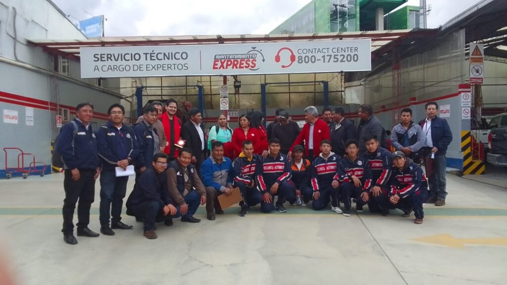 Tecnológico Ayacucho lidera la formación en Movilidad eléctrica en alianza con Toyosa